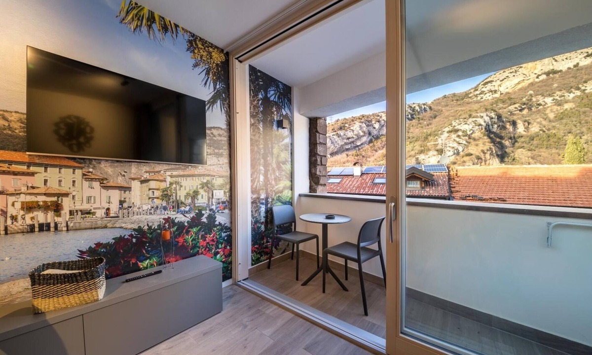 Torbole sul Garda Apartment | Apartment 'Boutique Red' with Balcony, Wi-Fi and Air Conditioning