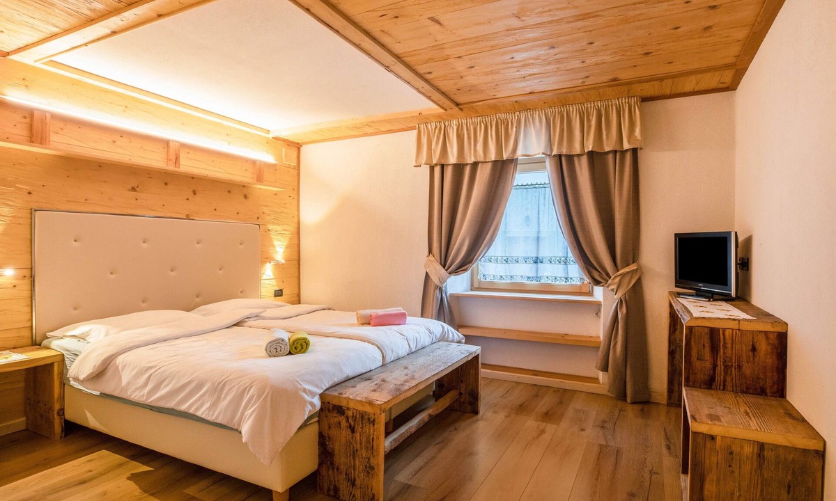 Campitello di Fassa Apartment | Apartment "Chalet Osmar 1" with Mountain View, Wi-Fi, Garden & Terrace