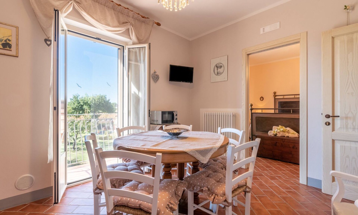 Cortona Apartment | Apartment 'Casa del Nonno Bingheri' with Shared Garden & Wi-Fi