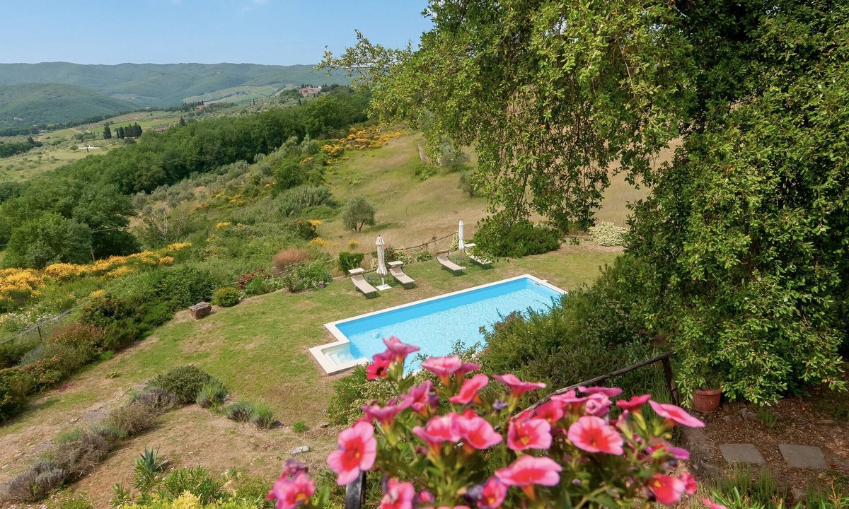 Panzano in Chianti Apartment | Apartment 'Cipressaia Botticelli' with Shared Pool, Private Terrace and Wi-Fi