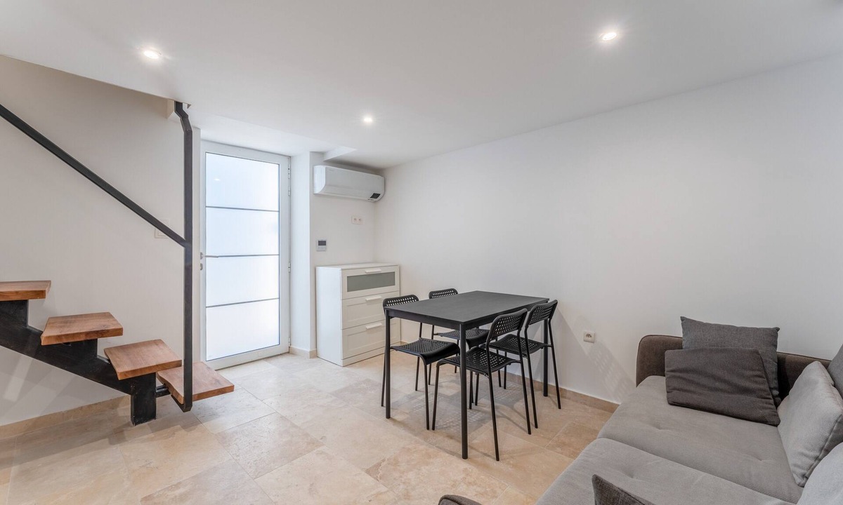 Robion Apartment | Apartment 'Duplex 11' with Wi-Fi and Air Conditioning