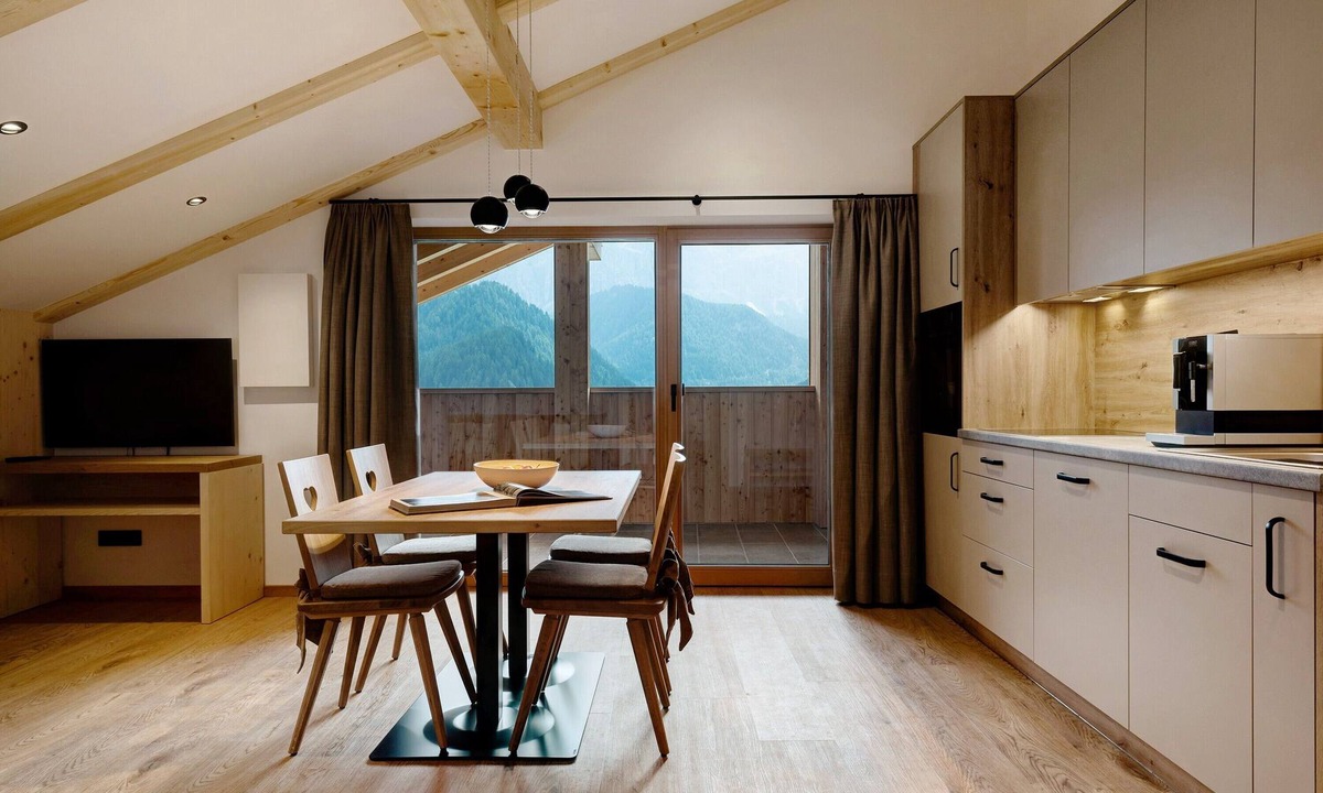 Selva di Val Gardena Apartment | Apartment 'Fën' with Mountain View, Shared Garden and Wi-Fi