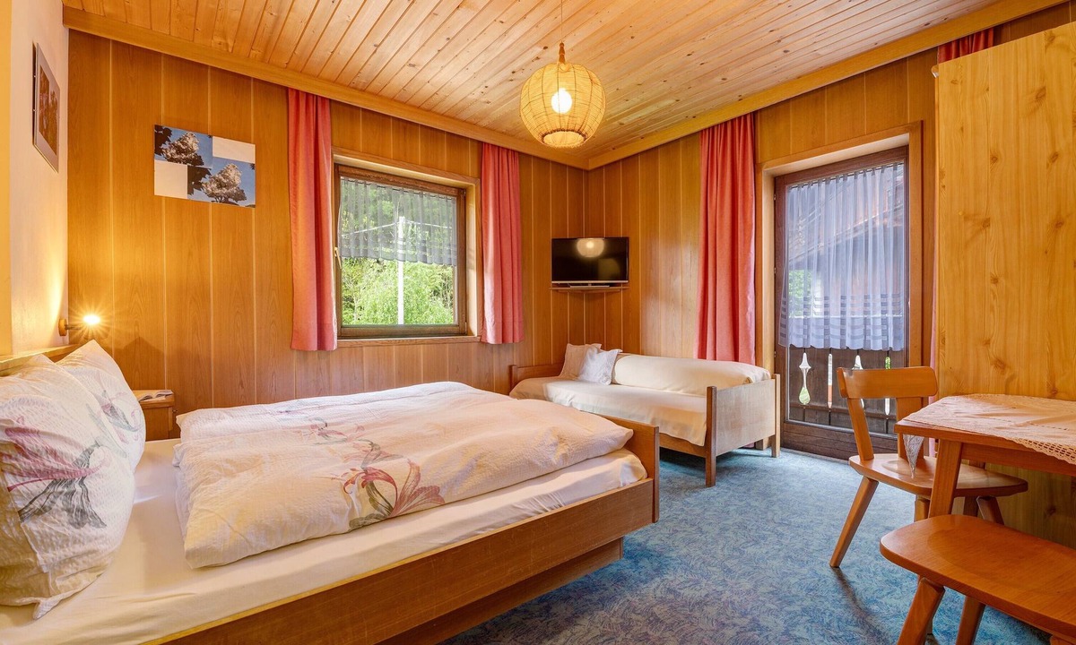 Feldthurns Apartment | Apartment 'Flieder' with Shared Terrace, Balcony and Wi-Fi