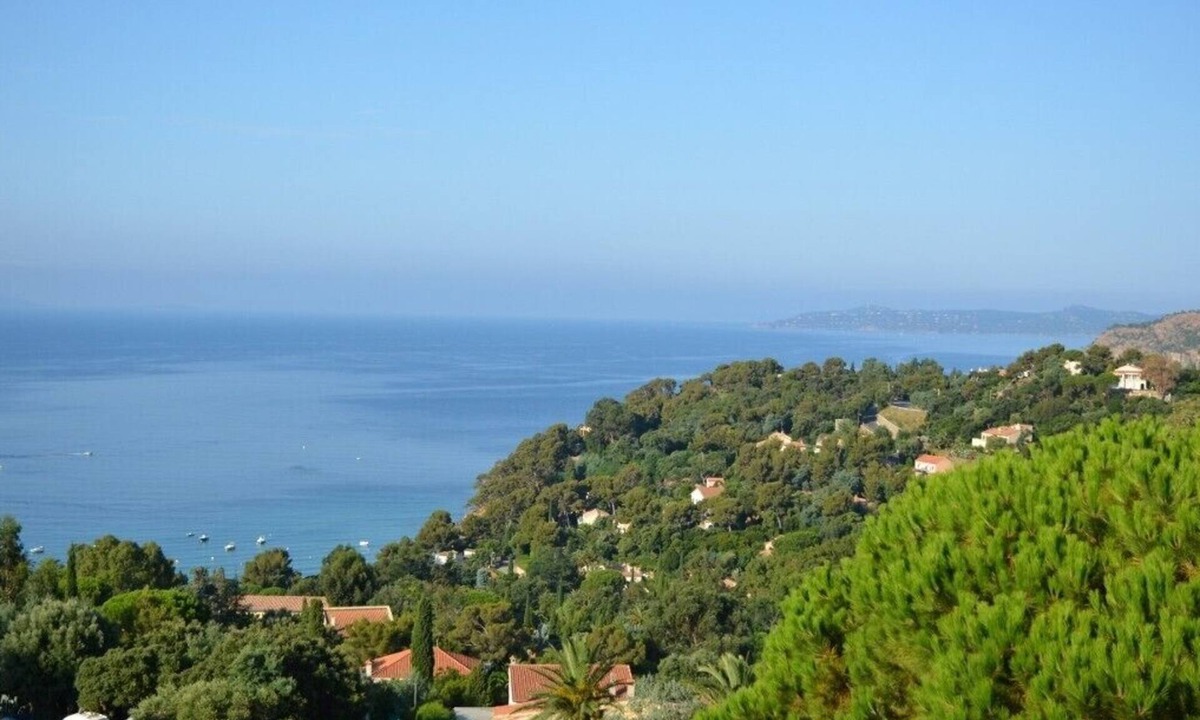 Le Rayol Apartment | Apartment * 2 rooms crossing of 85 m2 with very beautiful view of the sea