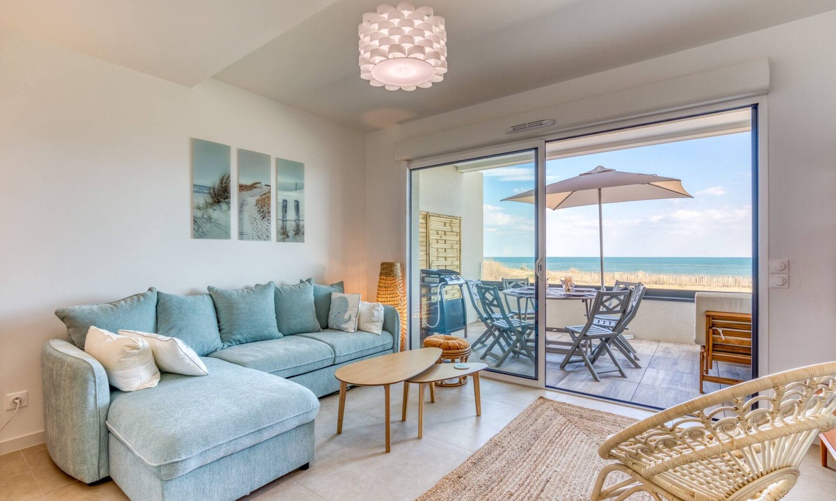 Marseillan Apartment | Apartment 'Grains De Sable' with Sea View, Private Terrace and Air Conditioning