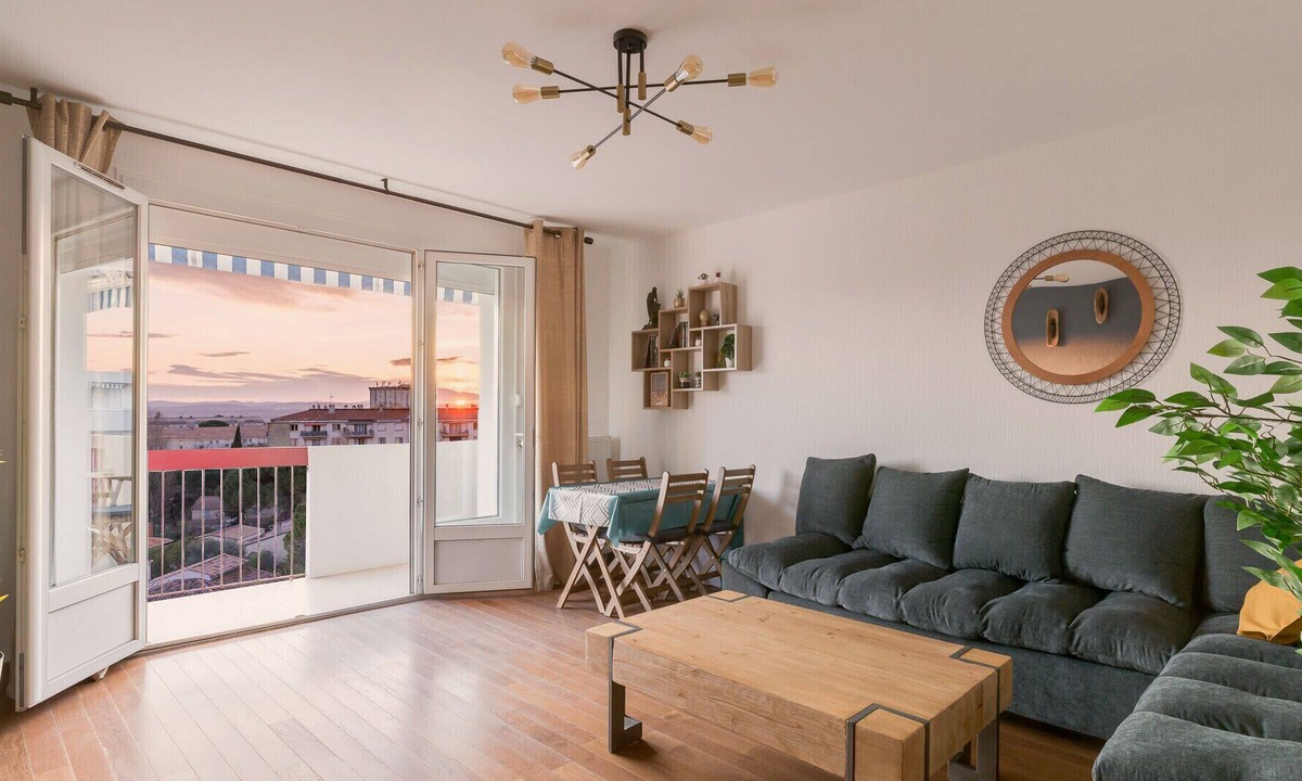 Les Cevennes Apartment | Apartment in residence, free parking, balcony, sunset
