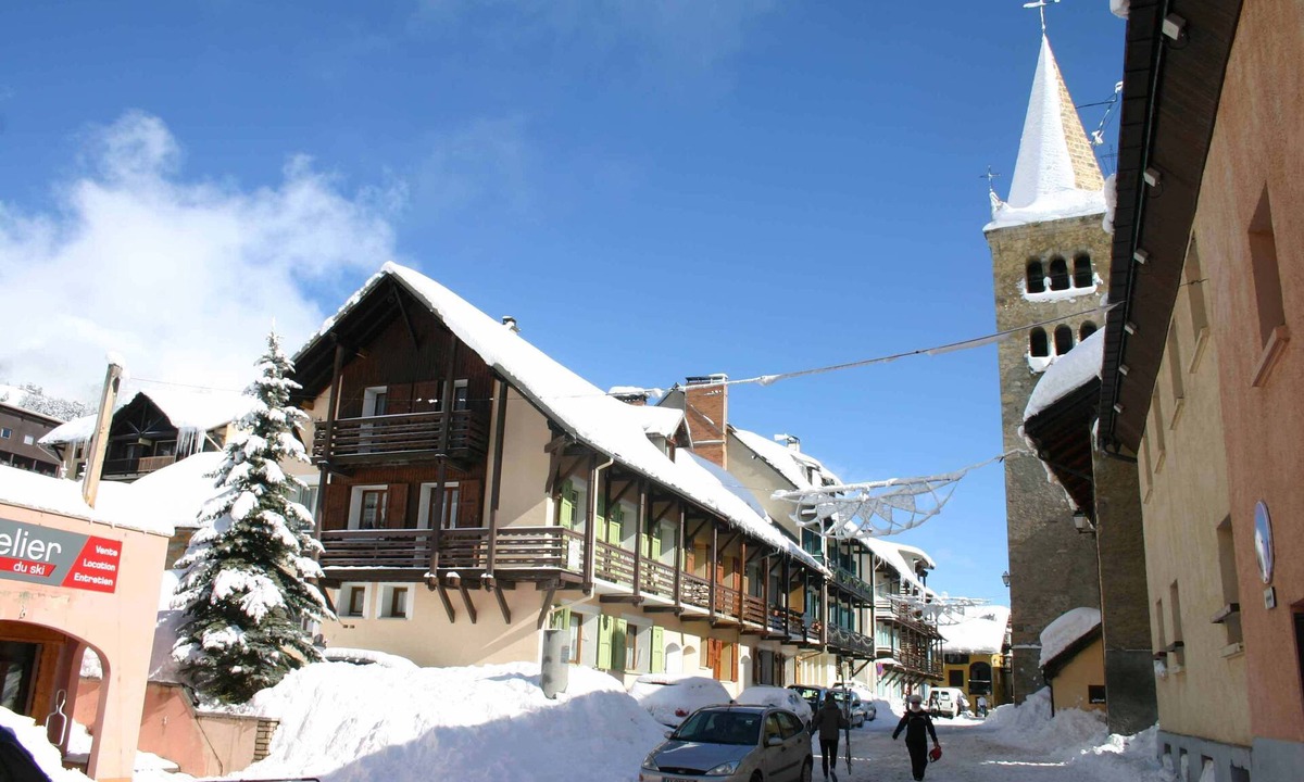 Montgenevre Apartment | Apartment in village center house