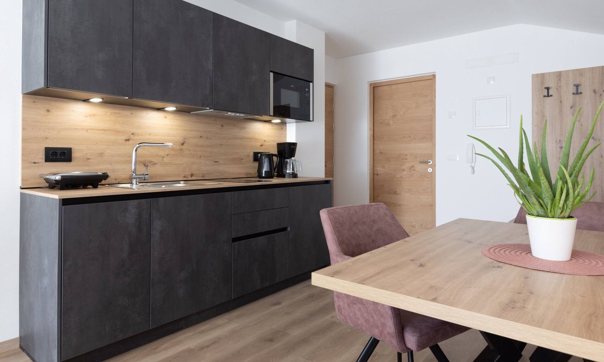 Rifiano Apartment | Apartment "Kleon 4" with Mountain View, Shared Pool and Wi-Fi