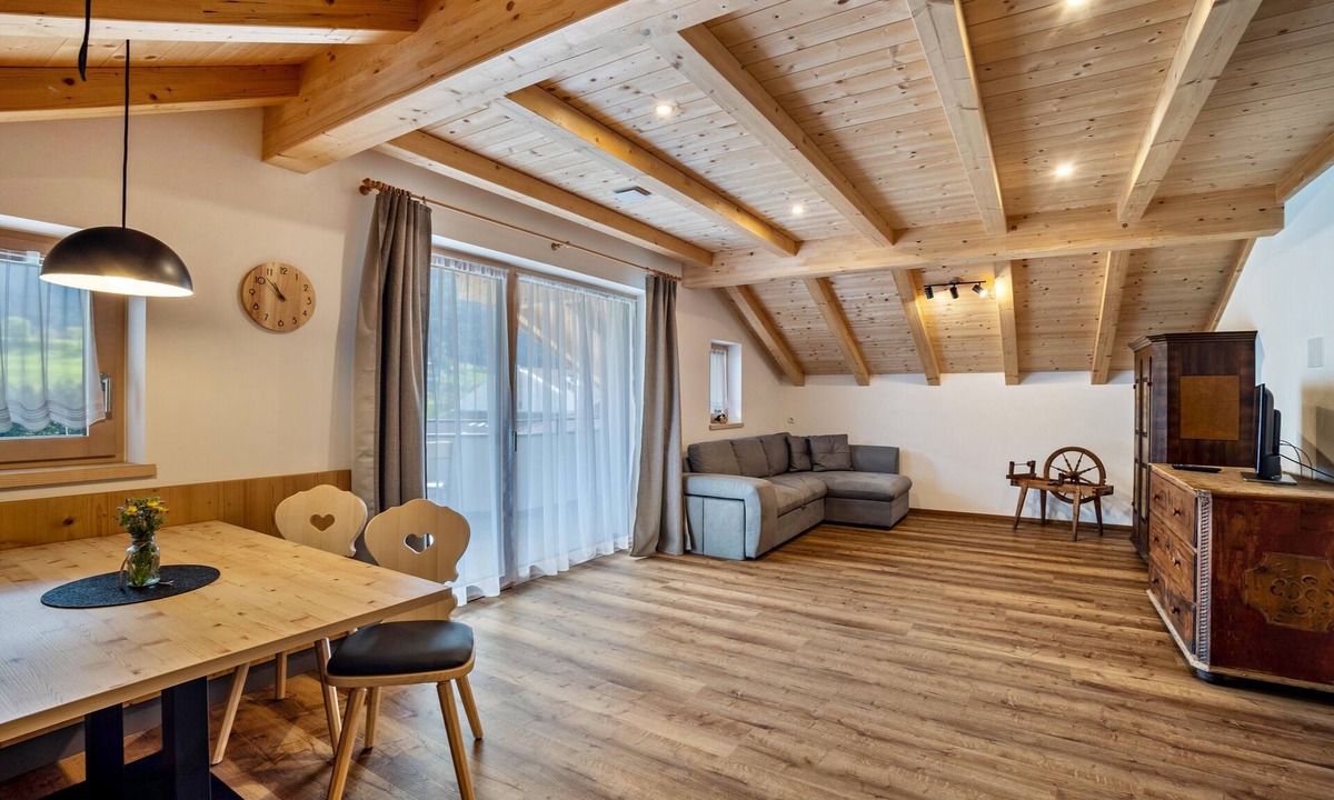 Chifa Apartment | Apartment 'Krämerhof Apt Aferer Geisler' with Mountain View, Shared Garden and Wi-Fi