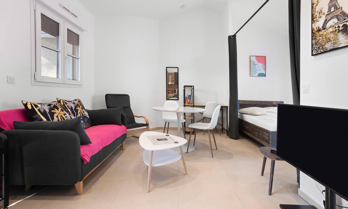 Frejus Plage Apartment | Apartment 'La Casa 177 - 1' with Balcony, Wi-Fi and Air Conditioning