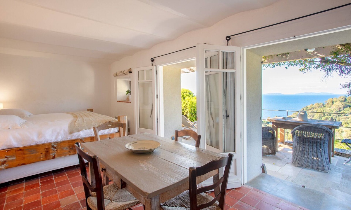 Cavalaire-sur-Mer Apartment | Apartment "La maison de Constance" with Sea View, Terraces and Wi-Fi