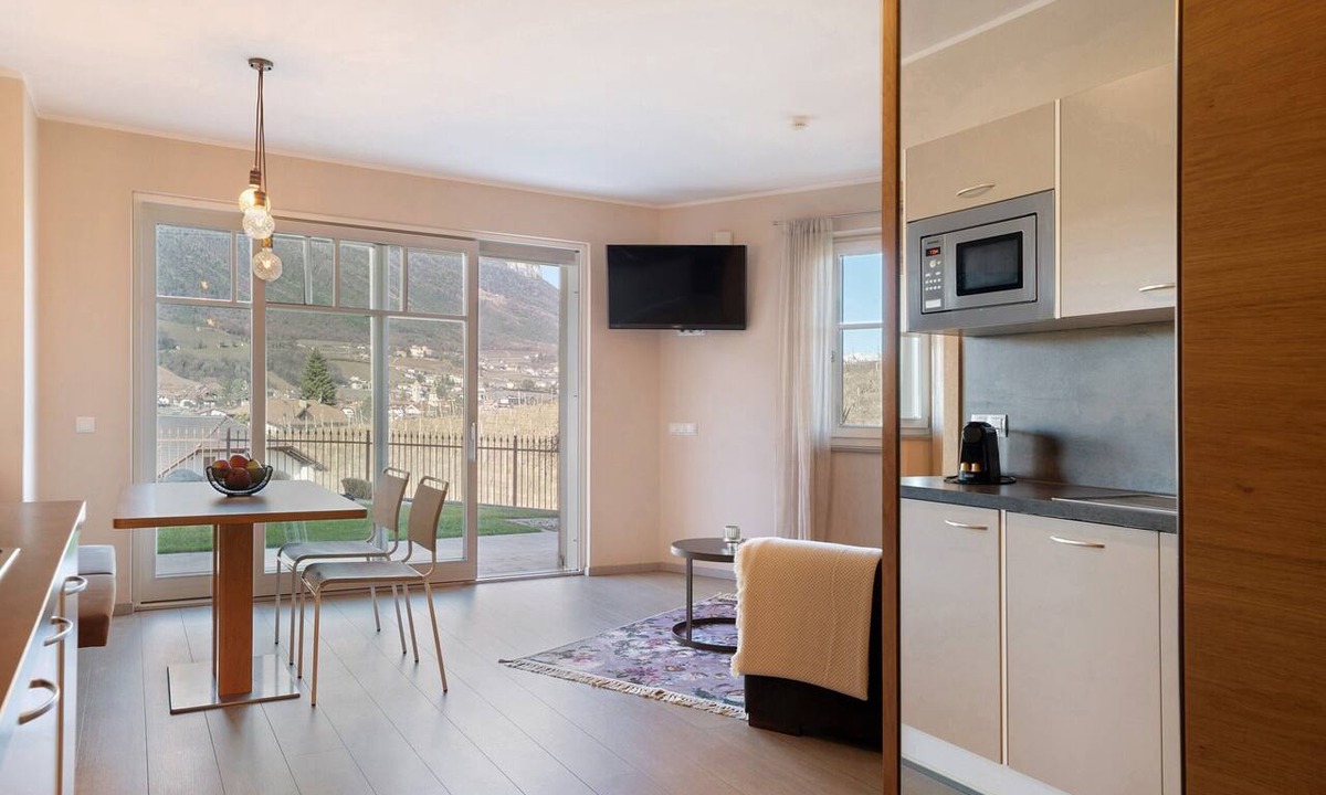 St. Michael/San Michele Apartment | Apartment 'Landhaus Antonius Suite Marius' with Mountain View, garden and Air Conditioning