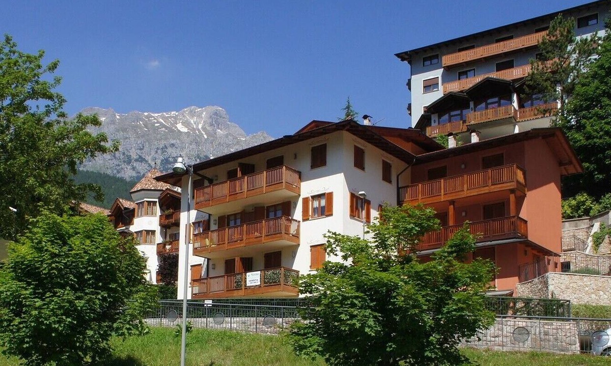 Molveno Apartment | Apartment 'Le Coccinelle' with Sea View and Balcony