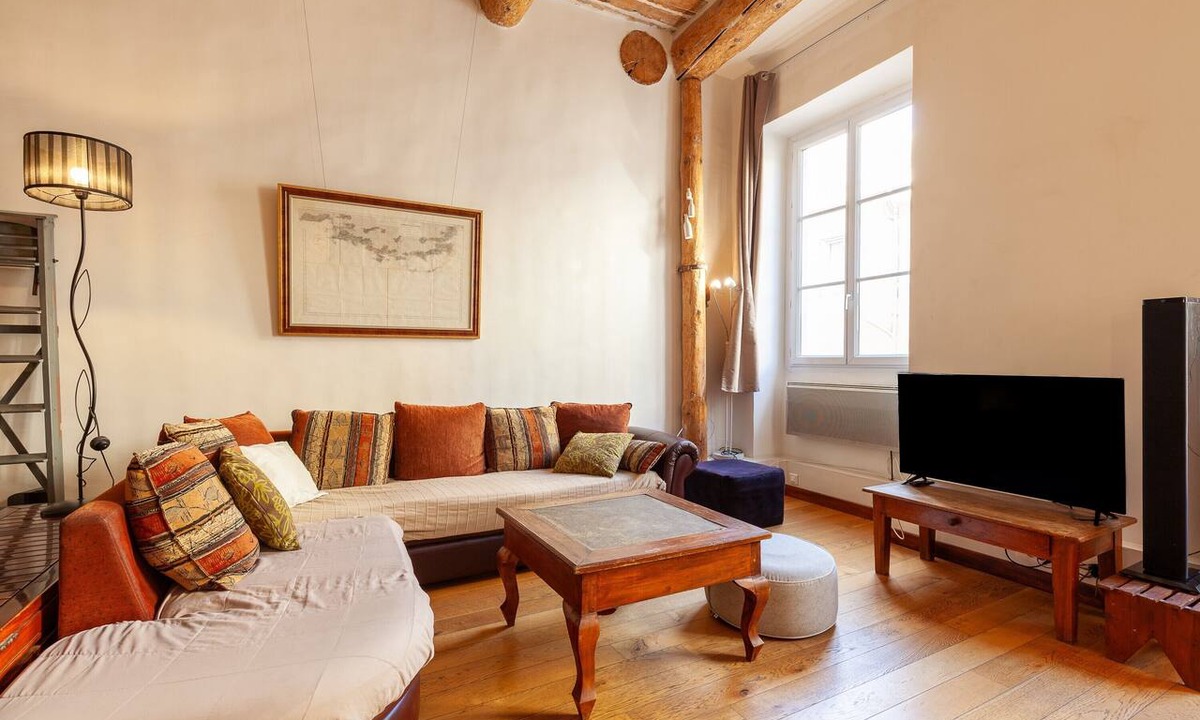 Opera Apartment | Apartment 'Les Mats Du Port' with Wi-Fi and Air Conditioning