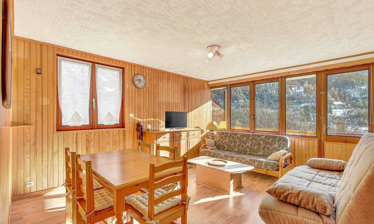 Orcieres Apartment | Apartment 'Orcières Village' with Mountain View and Balcony