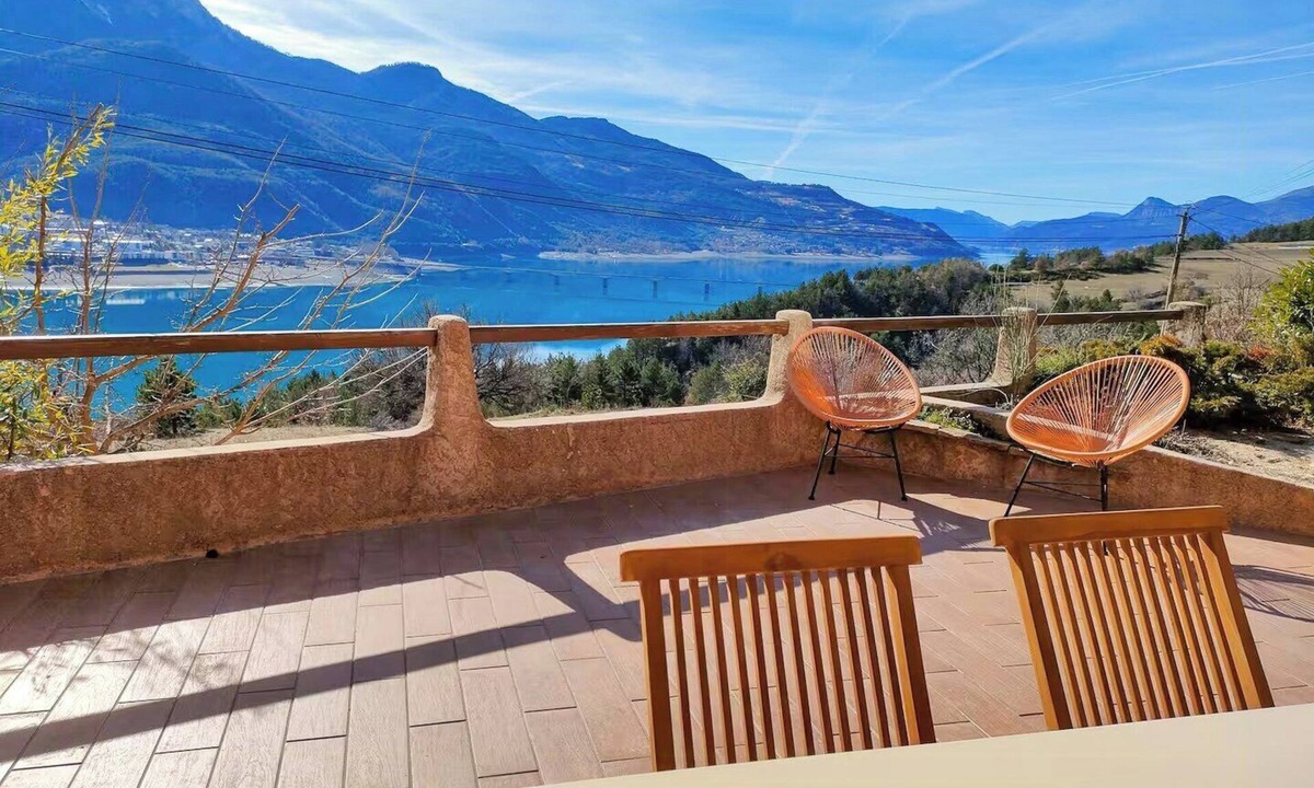 Savines-le-Lac Apartment | Apartment overlooking Lake Serre Ponçon