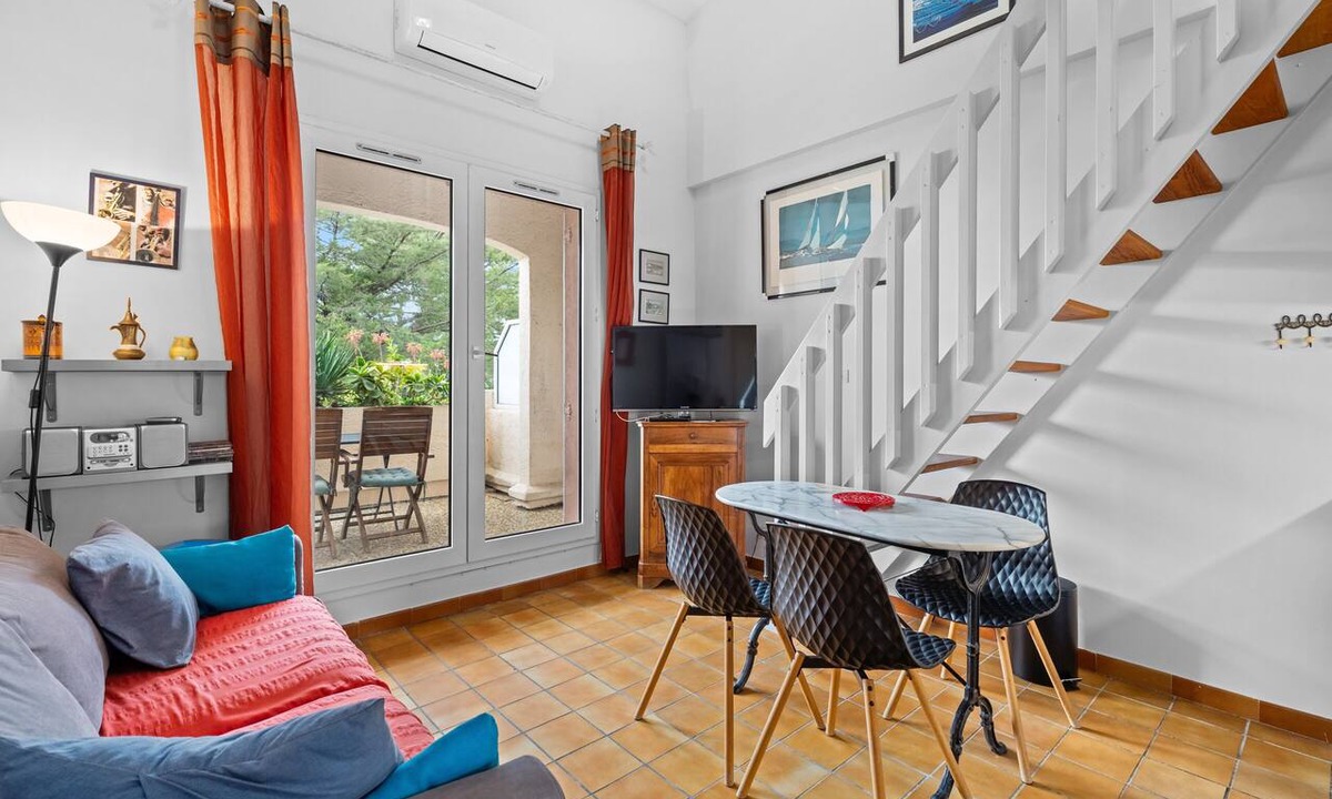 Saint-Cyr-sur-Mer Apartment | Apartment 'Sea View Apartment at La Madrague' with Sea View, Private Terrace
