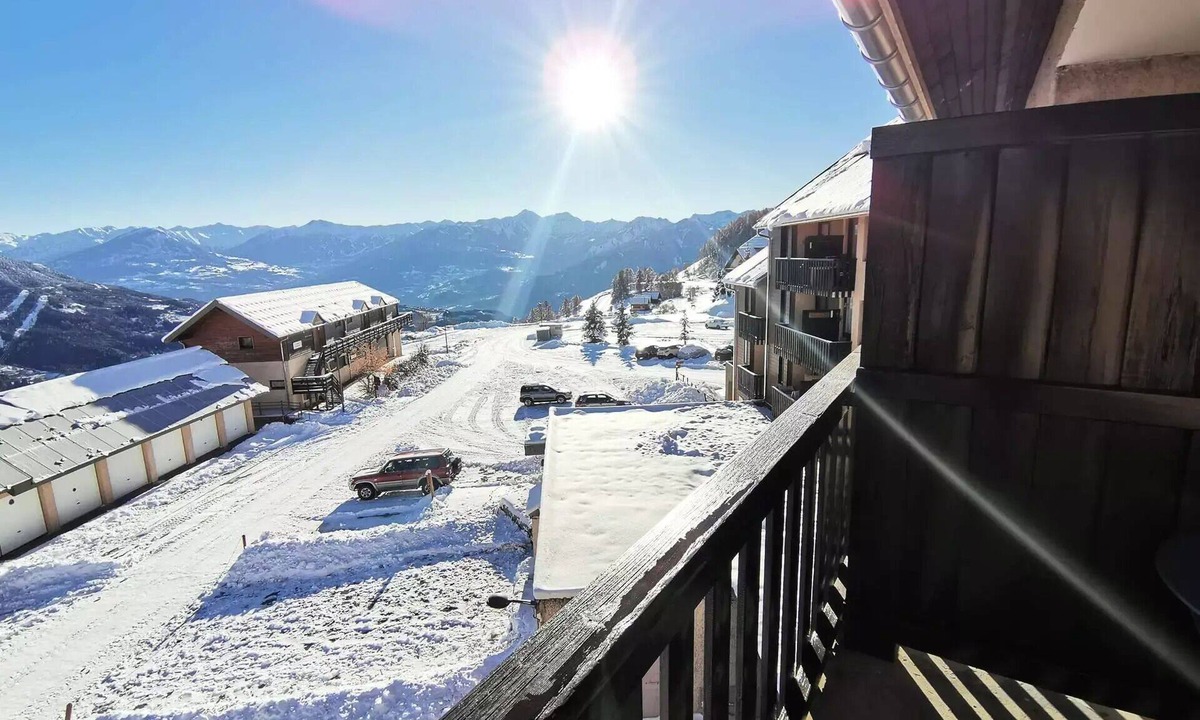 Reallon Apartment | Apartment Sleeps 4 with a View of the Mountains in Réallon 369R