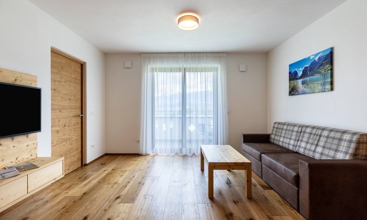 San Lorenzo di Sebato Apartment | Apartment "Stefansdorf Wohnung 4" with Mountain View, Wi-Fi, Garden, Balcony and Barbecue