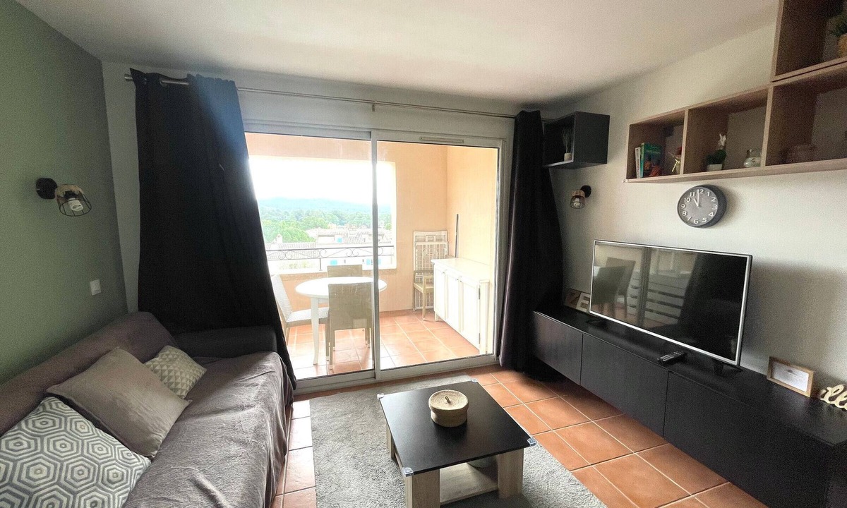 Mallemort Apartment | Apartment with air conditioning - 4 guests