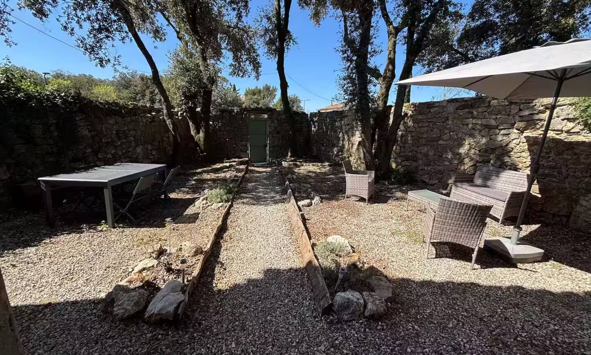 Sainte-Anastasie Apartment | Apartment with private courtyard - Between Uzès & Nîmes