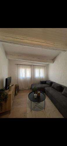 Ceyreste Apartment | Apparemment Cocooning Ceyreste