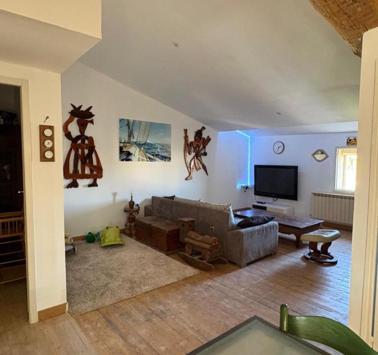 Candillargues Apartment | Appart 6 pers dans château clim, tourelle privée