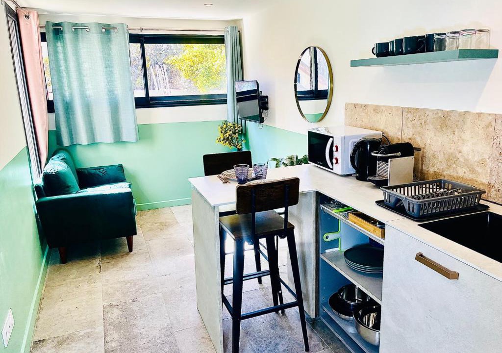 Est Apartment | Appart Ethan PROCHE DU CENTRE AVEC PARKING ET JARDIN