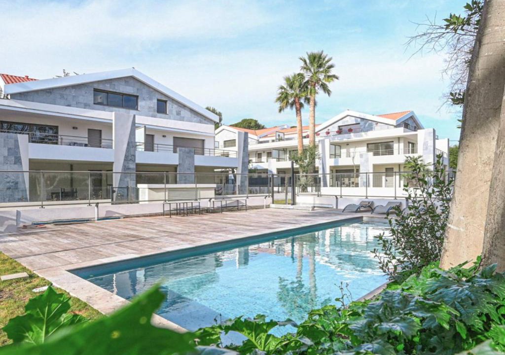 Les Lecques Apartment | Appartement à 150m plage des Lecques, climatisé, piscine, terrasse, 2 chambres, parking - 4 étoiles - FR-1-770-29