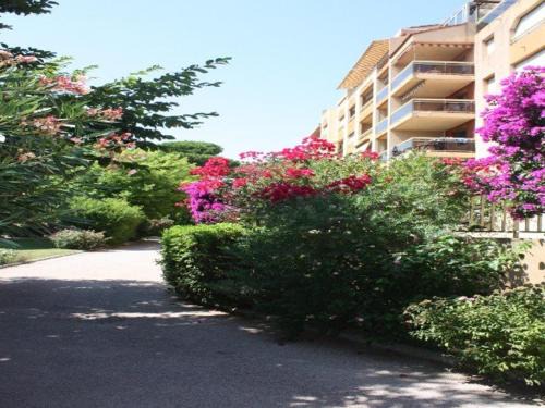 Hyeres Apartment | Appartement 2 pièces au port de Hyères avec loggia, proche plage - FR-1-335-79