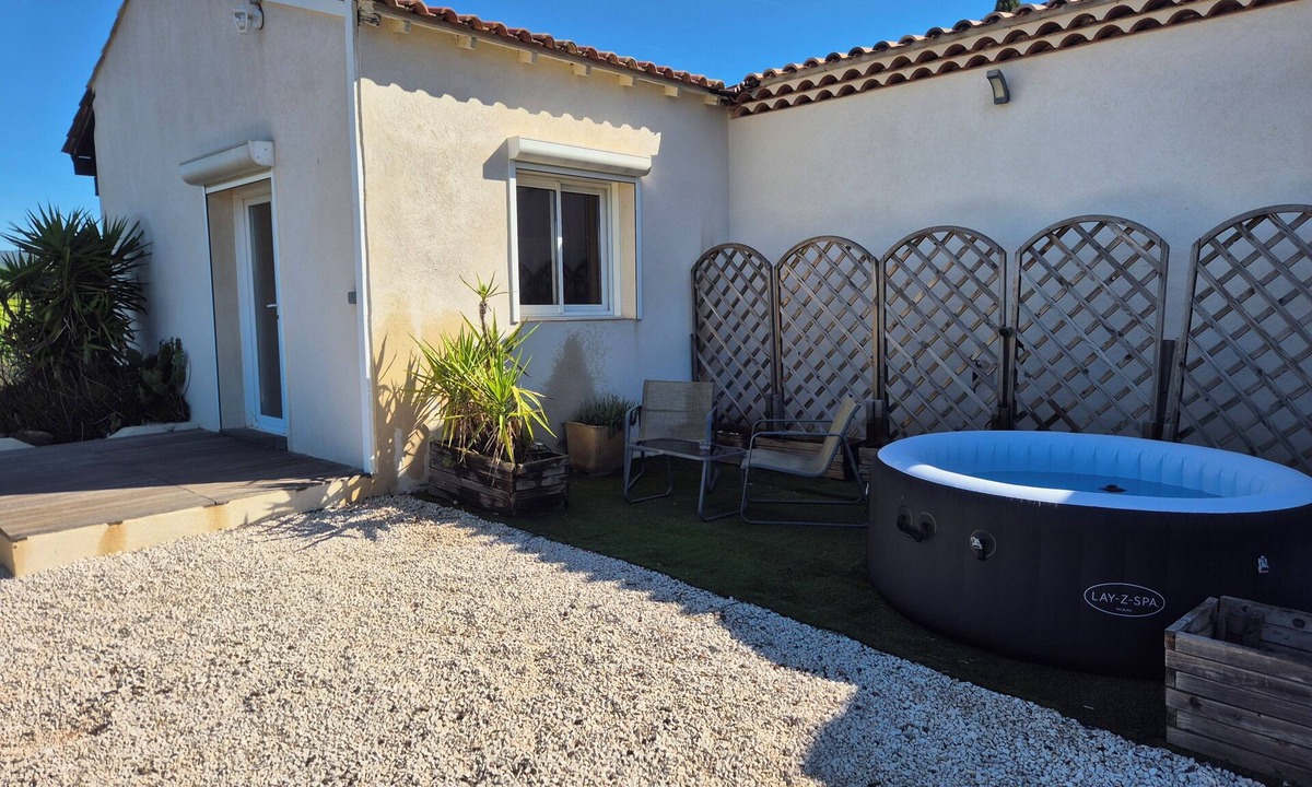 Pierrefeu-du-Var Apartment | Appartement au Milieu des Vignes