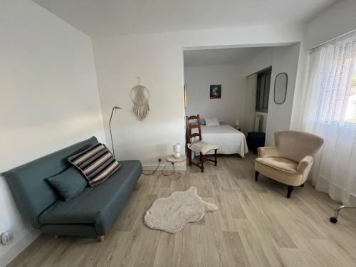 Carnot Apartment | Appartement Authentique au Cœur de la Ville de Cannes