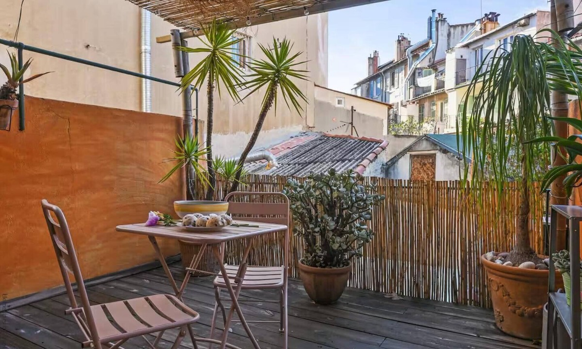 6th Arrondissement Apartment | Appartement avec terrasse & mezzanine – Cœur du 6ème - La Plaine