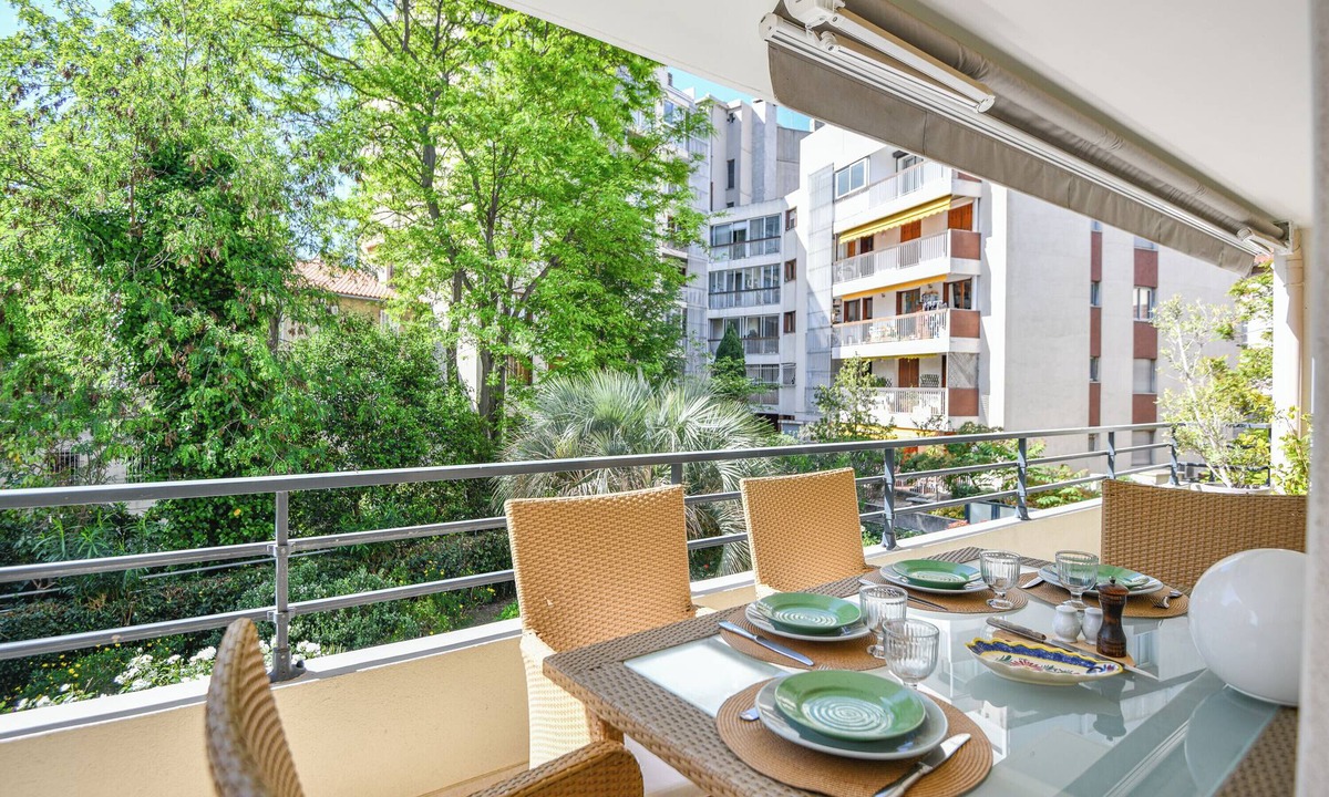 Prado-Perier Apartment | Appartement avec terrasse dans le Carré d’Or