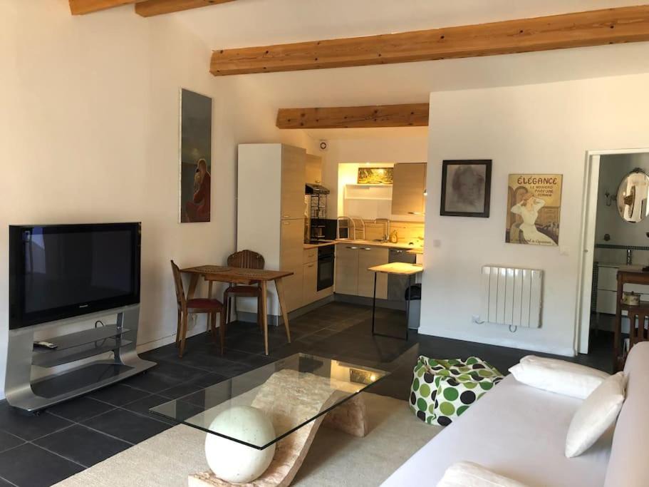 Apt Apartment | Appartement avec terrasse.