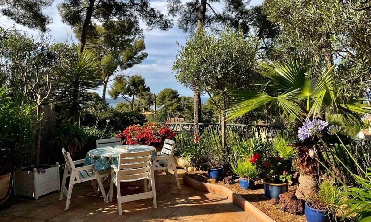 Carqueiranne Apartment | appartement dans maison de caractère avec grand jardin