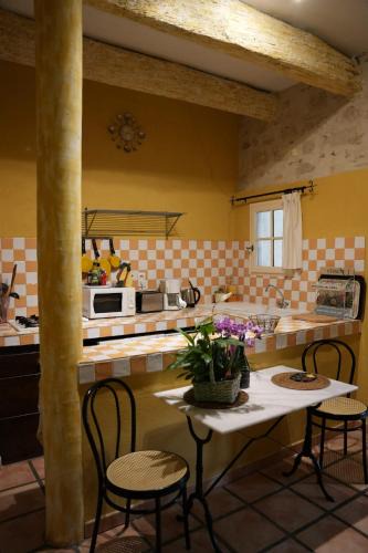 Albaron Apartment | Appartement familial à Arles avec jardin et piscine