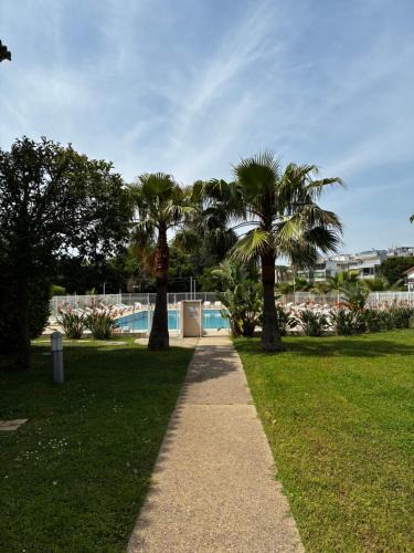 Mandelieu-La-Napoule Apartment | Appartement en bord de rivière, près des plages