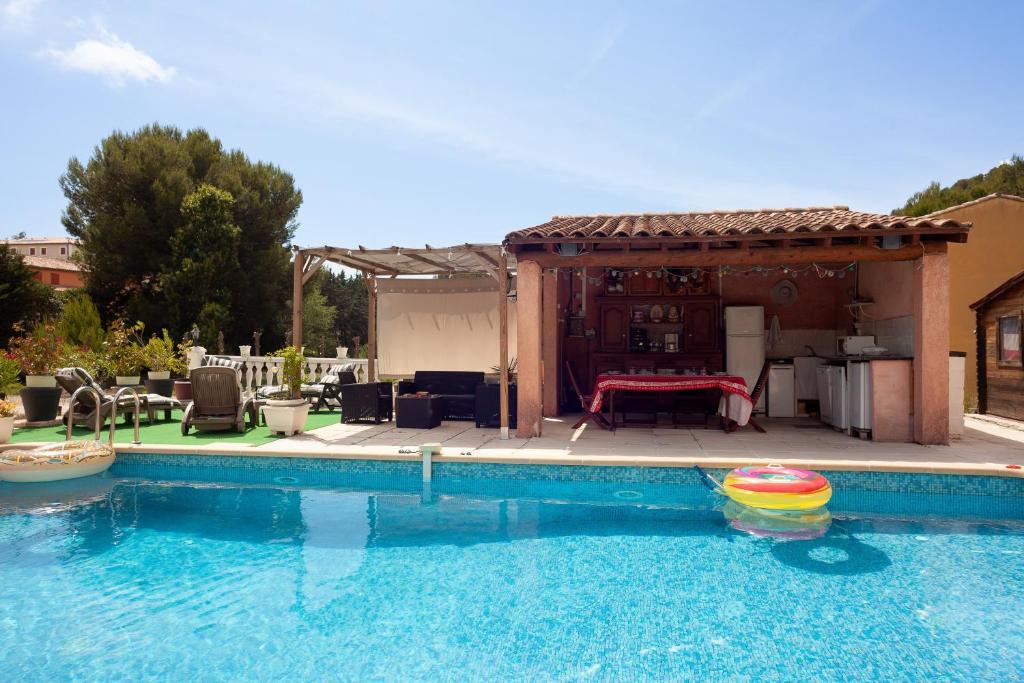 Roquefort-la-Bedoule Apartment | Appartement Avec Piscine Et Cuisine