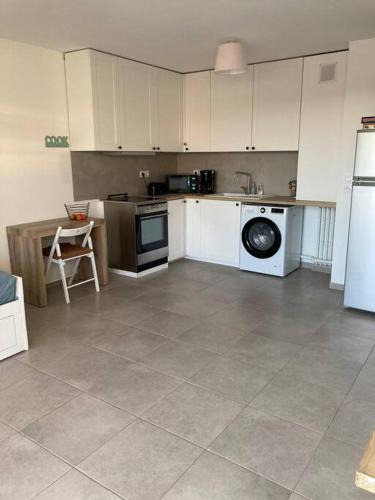 La Fare-les-Oliviers Apartment | Appartement RDC avec parking privé
