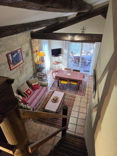 Albaron Apartment | Appartement spacieux à Arles avec piscine et jardin partagé