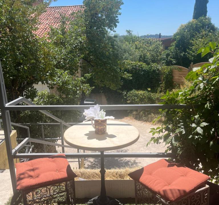 Cadenet Apartment | Appartement spacieux
