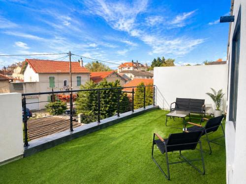 Miramas Apartment | Appartement terrasse privée calme 4 personne clim