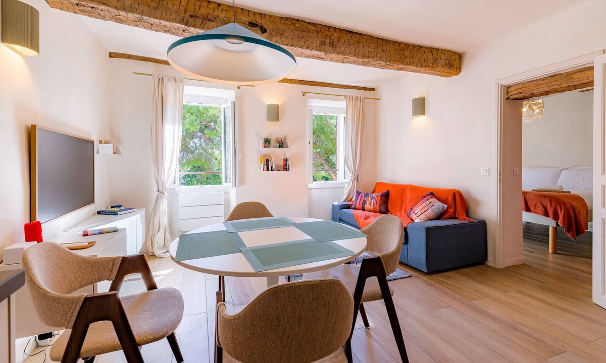 Tourrettes-sur-Loup Apartment | Apt Libellule | Cosy Stay for Two