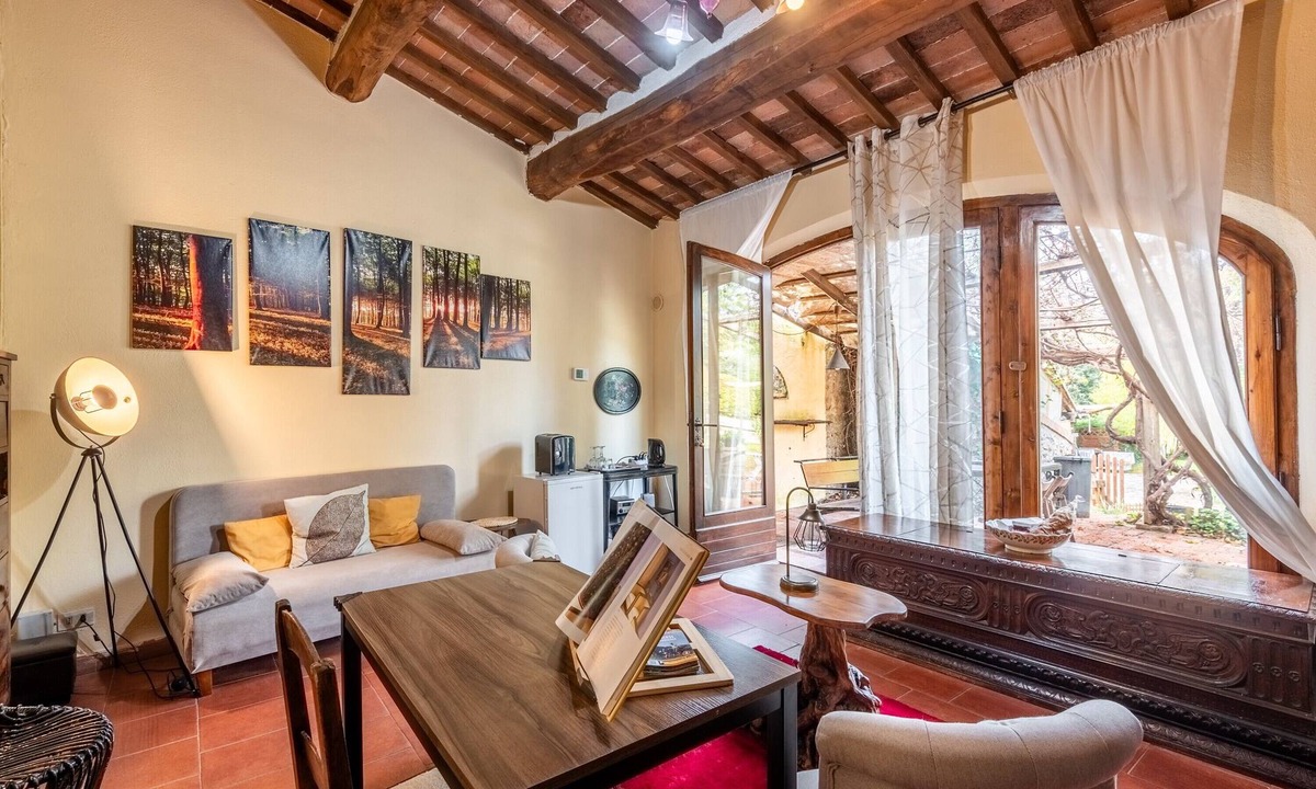 Vescovado Apartment | 'Arco - Antiche Dimore' with Shared Pool, Wi-Fi and Air Conditioning