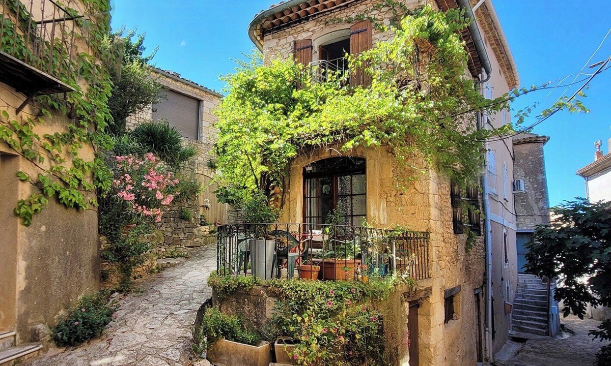 Simiane-la-Rotonde House | Artist's house in the heart of Simiane-la-Rotonde