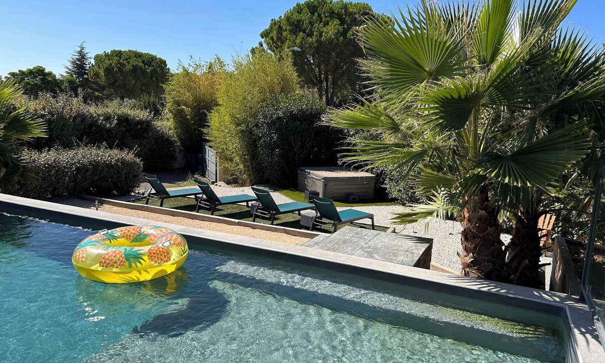 Saint-Jean-de-Vedas House | Artist's villa between vineyards and Montpellier