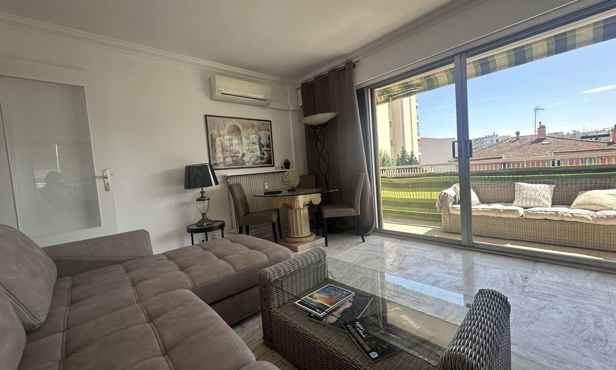 California - Pezou Apartment | ASCOT, two-bedroom apartment near the sea