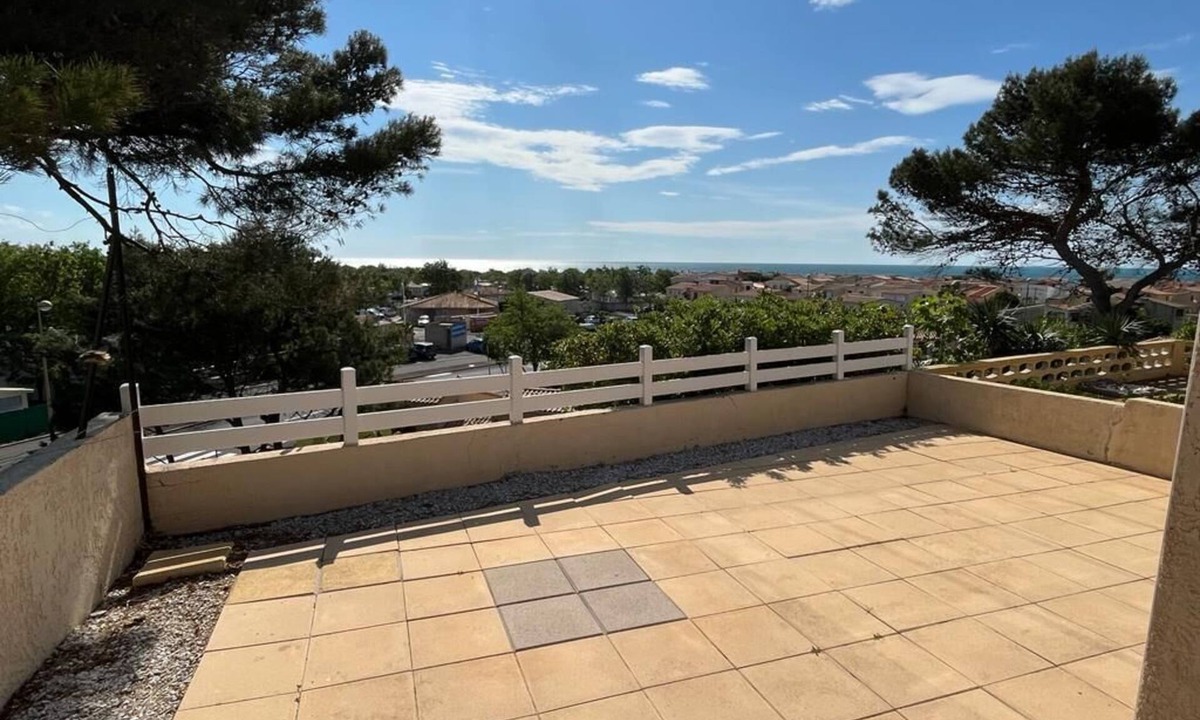 Saint-Pierre-la-Mer House | Atemberaubender Meerblick mit Großer Terrasse