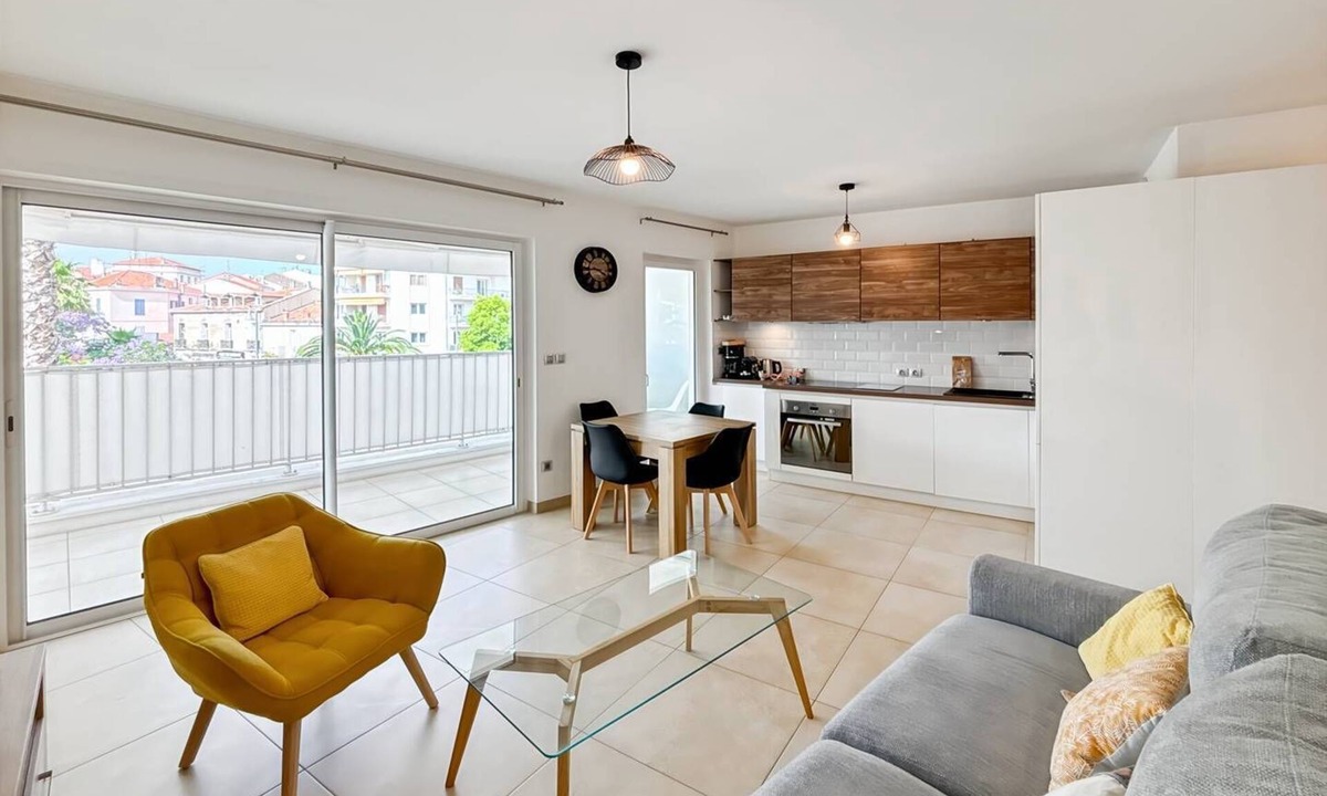 California - Pezou Apartment | Attractive 2-room apartment with terrace